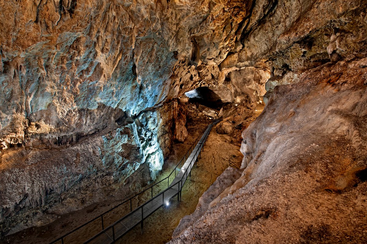 CuevasCant's tweet image. #ConociendoCullalvera 🧐
👉 La visita a esta #cueva se inicia con un #audiovisual, donde se explica al #visitante las características de la comarca del #Asón, para después iniciar ya por su interior el recorrido guiado 🤨👌
