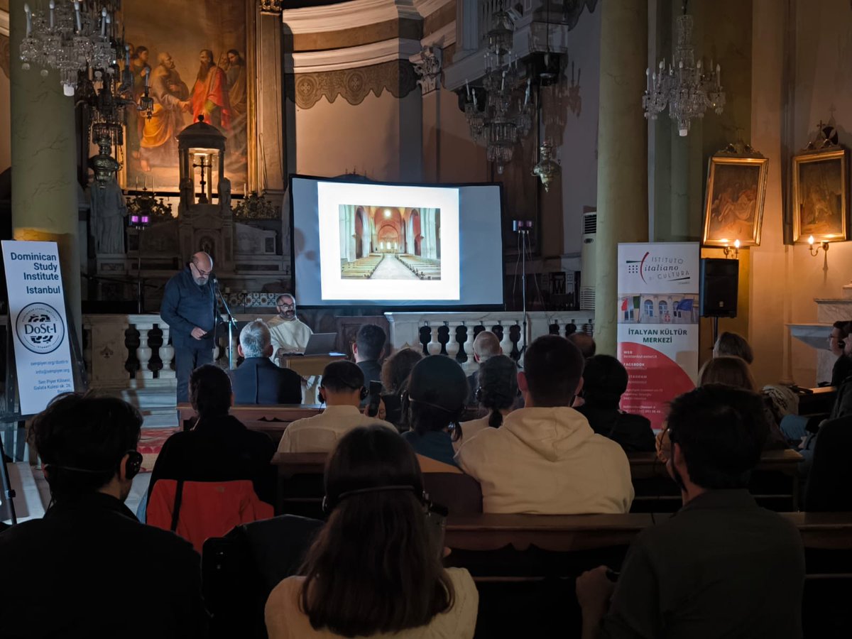 Keşiş ve mimar olan Michele Badino, bir manastırın butün keşişlerinin ortak bir projesi olan Bose kilisesinin nasıl tasarlandığını anlattı...
Aydınlanma çalışmasını öngörmek için, hepsi beraraber sandaliyelerle batonlarla inşa edilecek çimende proba yapıyorlardı, mesela. 😇😆