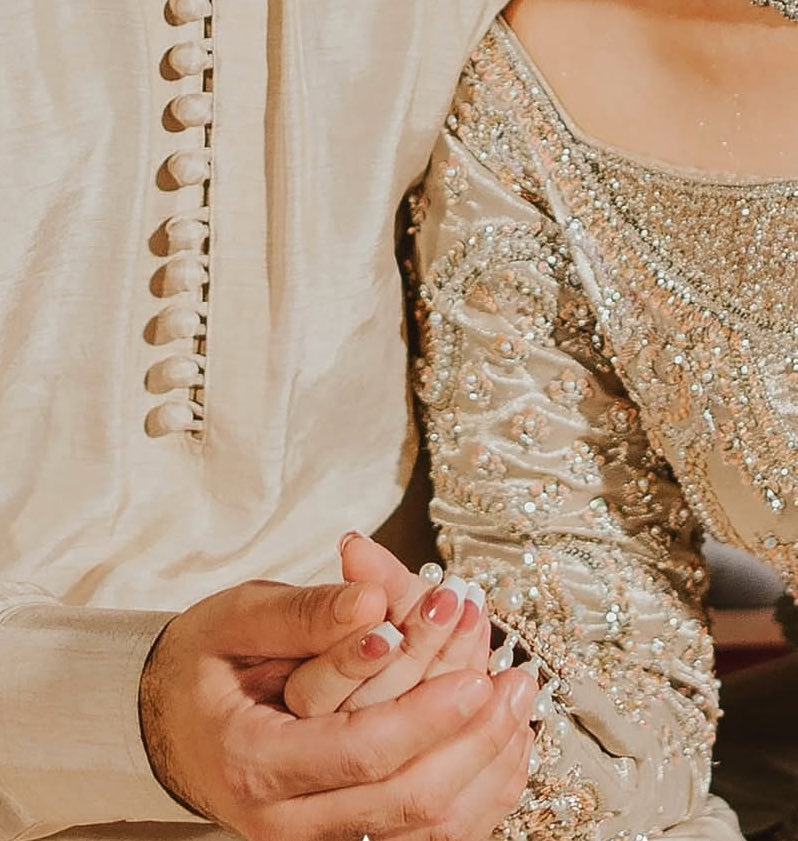 _samosachaat_'s tweet image. theme: hands

#meemsemohabbat #msm #talrosh #AhadRazaMir #DananeerMobeen