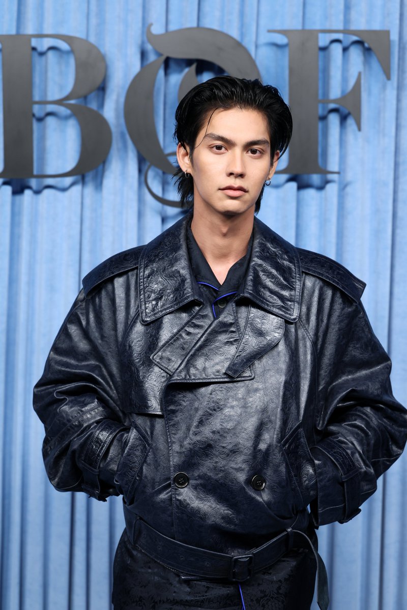 "ไบร์ท วชิรวิชญ์" เดินทางร่วมชมโชว์ 4 แบรนด์ดังระดับโลก ใน "Paris Fashion Week 2026" พร้อมเข้าร่วมงาน BoF Gala

👉  brickinfotv.com/entertainment/…

#AcneStudiosSS2026xBRIGHT #SchiaparellixBRIGHT #VETEMENTSxBRIGHT #SACAIxBRIGHT  #BoF2025xBRIGHT #bbrightvc #Cloud9Ent #Brickinfo