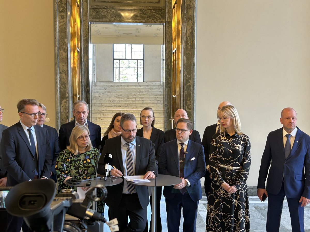 Parlamentaarinen velkajarrutyöryhmä on saanut työnsä valmiiksi. Muille puolueille kelpaa, mutta vasemmistoliitolle ei.