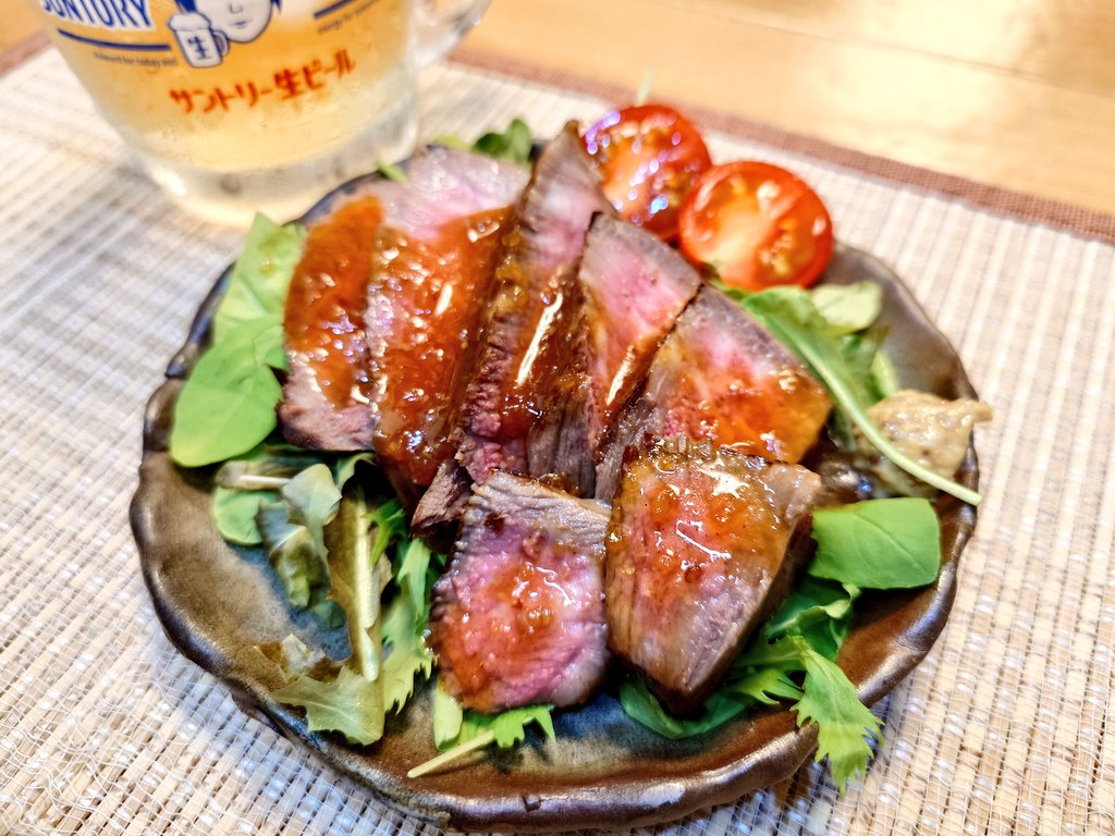ラストは小分け冷凍しておいた一乃家さんのブリアンローストビーフを各表面火入れしてやわらーくしあげて(*'ω'*)
あぁ幸せなお肉٩(♡ε♡ )۶

#一乃家
#ちまキッチン