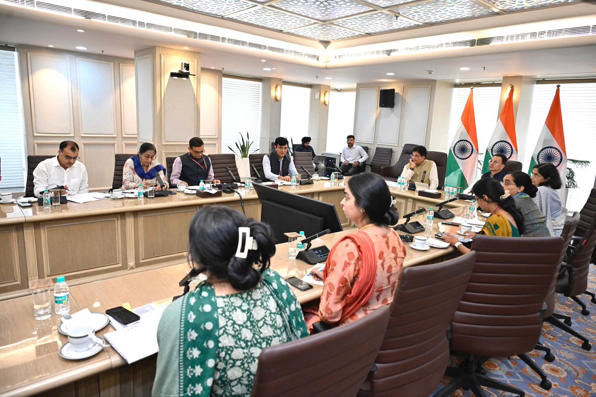 PiyushGoyal's tweet image. Held a productive meeting with officials to enhance India’s standing in the Ease of Doing Business for Data Centers and AI.
Discussions focused on streamlining processes, strengthening infrastructure, and positioning India as a global hub for data-driven innovation and growth.