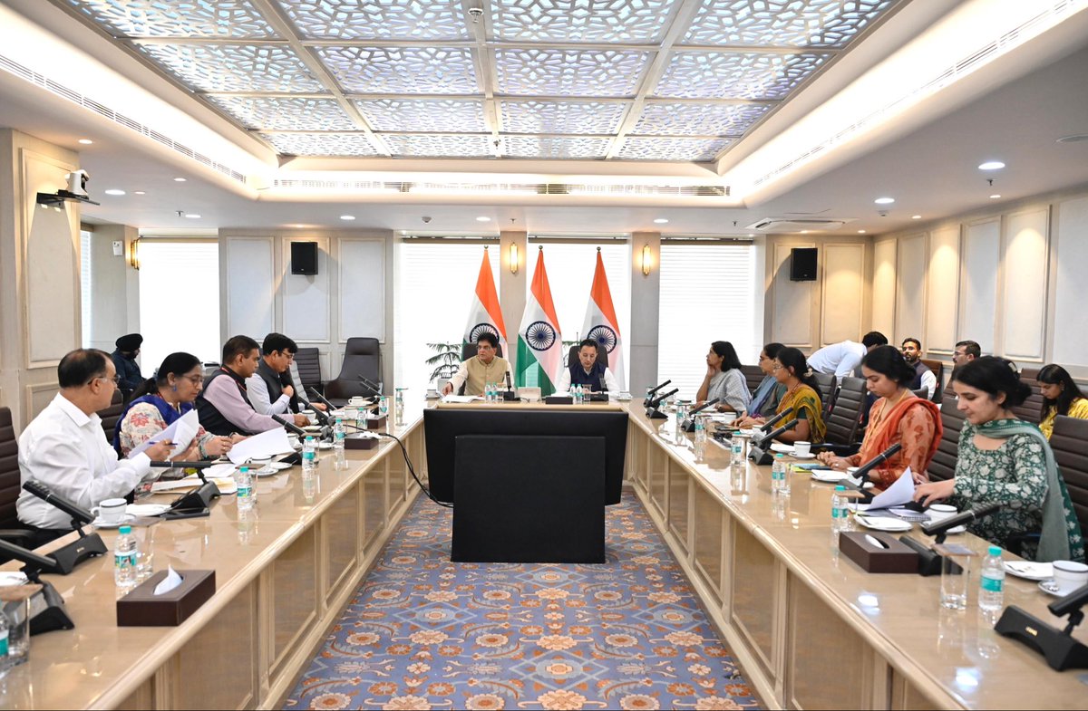 PiyushGoyal's tweet image. Held a productive meeting with officials to enhance India’s standing in the Ease of Doing Business for Data Centers and AI.
Discussions focused on streamlining processes, strengthening infrastructure, and positioning India as a global hub for data-driven innovation and growth.