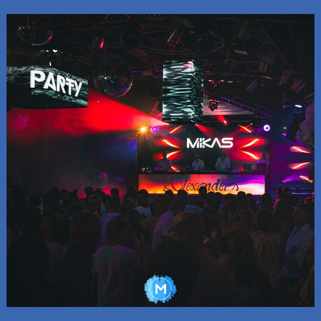 YESTECH_LED's tweet image. White Party at Discoteca Alexander’s lit up the night with stunning LED visuals!
The stage featured a main screen, suspended cube columns, and a curved hanging display, perfectly combining MG10 P2.6 &amp;amp; XTRA P2.6 &amp;amp; MG10 CUBE P2.6.

#YESTECH #LEDdisplay #MGseries  #LEDrental