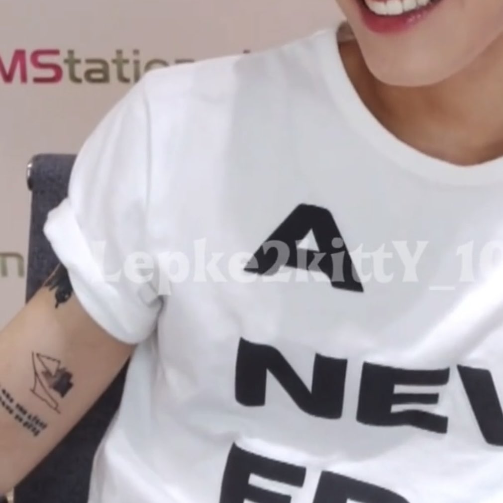 รอยสักใหม่ของน้องเตนล์ สวยมากกก

Cr: 花狗布