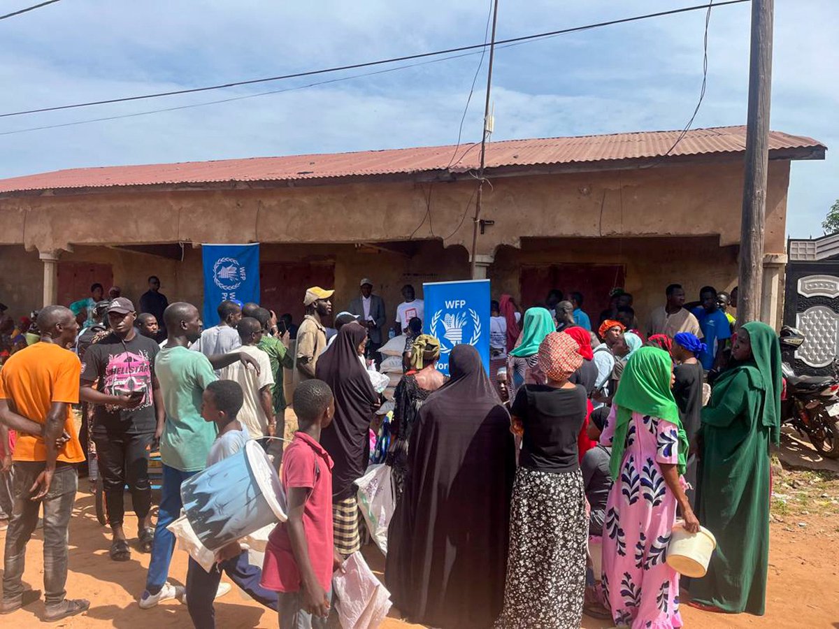WFP_TheGambia's tweet photo. 📦 @WFP_TheGambia delivers 2-month food rations to 458 beneficiaries in #URR & #CRR through its Food Assistance for Assets (FFA) initiative, boosting food security & resilience for vulnerable households engaged in community asset creation. #ZeroHunger #FoodSecurity #TheGambia https://t.co/P9qj0ARd29