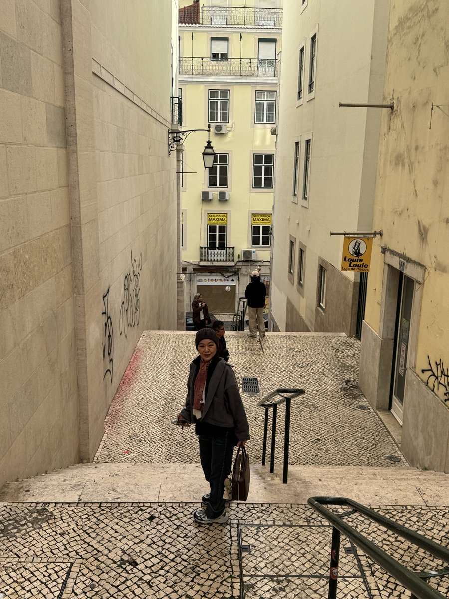 truck seat headrest tweet media