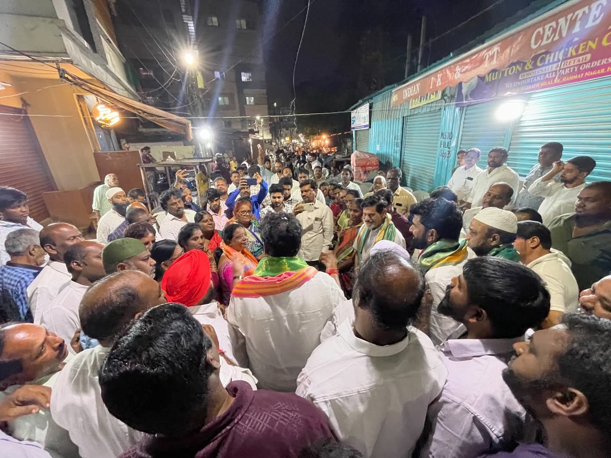 PingNaveenYadav's tweet photo. జూబ్లీహిల్స్ నియోజకవర్గం రహిమత్ నగర్ కార్నర్ సమావేశంలో పాల్గొని వివిధ పార్టీలకు చెందిన నాయకులను కాంగ్రెస్ పార్టీలోకి ఆహ్వానించడం జరిగింది.

#NaveenYadav #NY #TeamNY #NYTeam
#NaveenYadavForJubileeHills
#VoteForNaveenYadav
#VoteForCongress #VoteForINC
#VoteForHastham #VoteForHand https://t.co/nntb0z1UE8