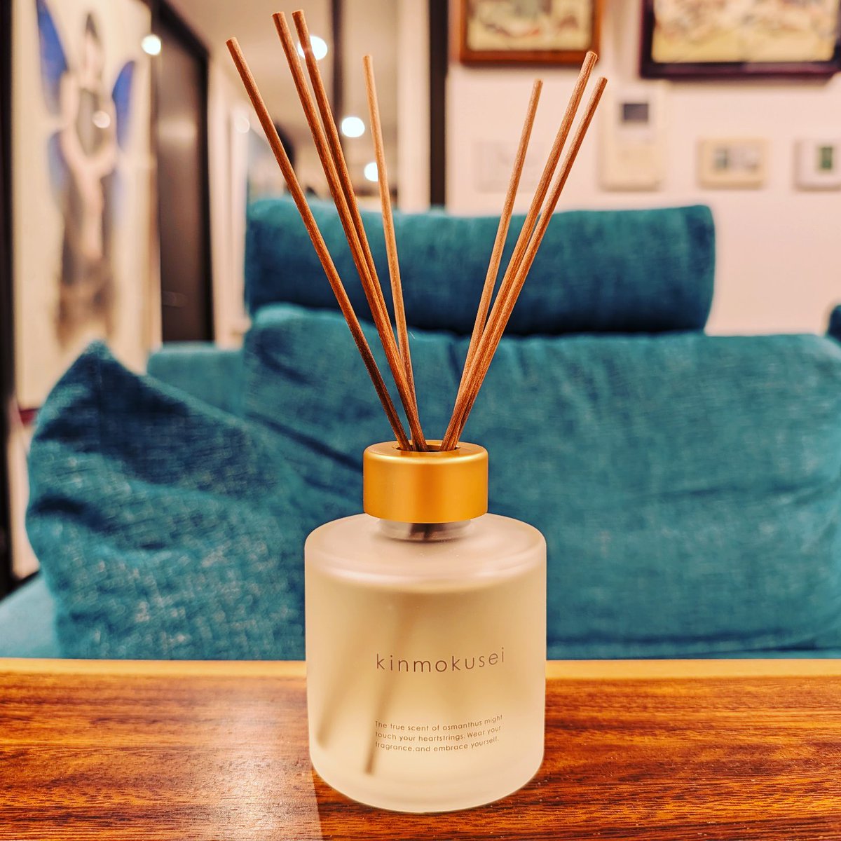 tateomif's tweet image. I used to use reed diffusers from overseas, so I decided to try a Japanese one for a change and bought an osmanthus reed diffuser at Tree of Life.

#TreeofLife #生活の木 #reeddiffuser #リードディフューザー #osmanthus #金木犀 #キンモクセイ