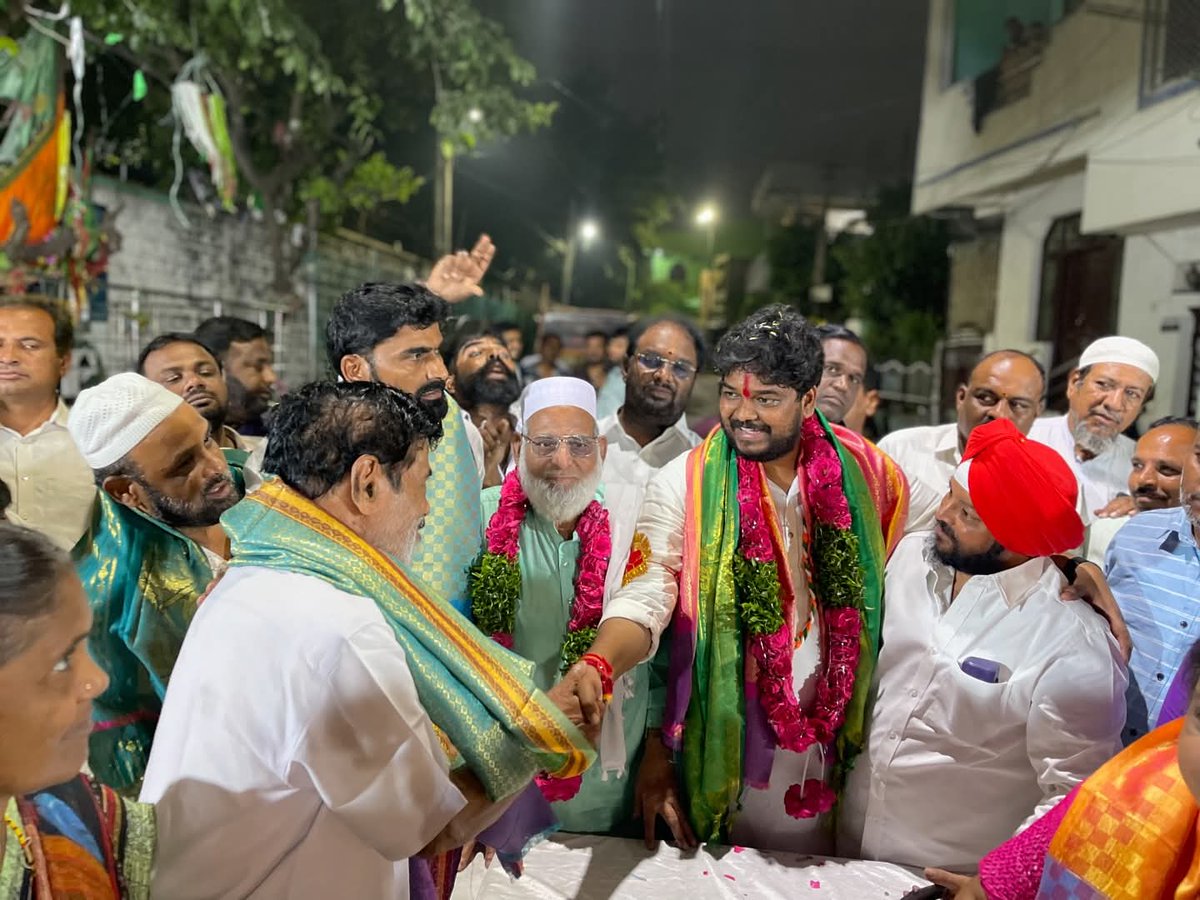 PingNaveenYadav's tweet photo. జూబ్లీహిల్స్ నియోజకవర్గం రహిమత్ నగర్ కార్నర్ సమావేశంలో పాల్గొని వివిధ పార్టీలకు చెందిన నాయకులను కాంగ్రెస్ పార్టీలోకి ఆహ్వానించడం జరిగింది.

#NaveenYadav #NY #TeamNY #NYTeam
#NaveenYadavForJubileeHills
#VoteForNaveenYadav
#VoteForCongress #VoteForINC
#VoteForHastham #VoteForHand https://t.co/nntb0z1UE8