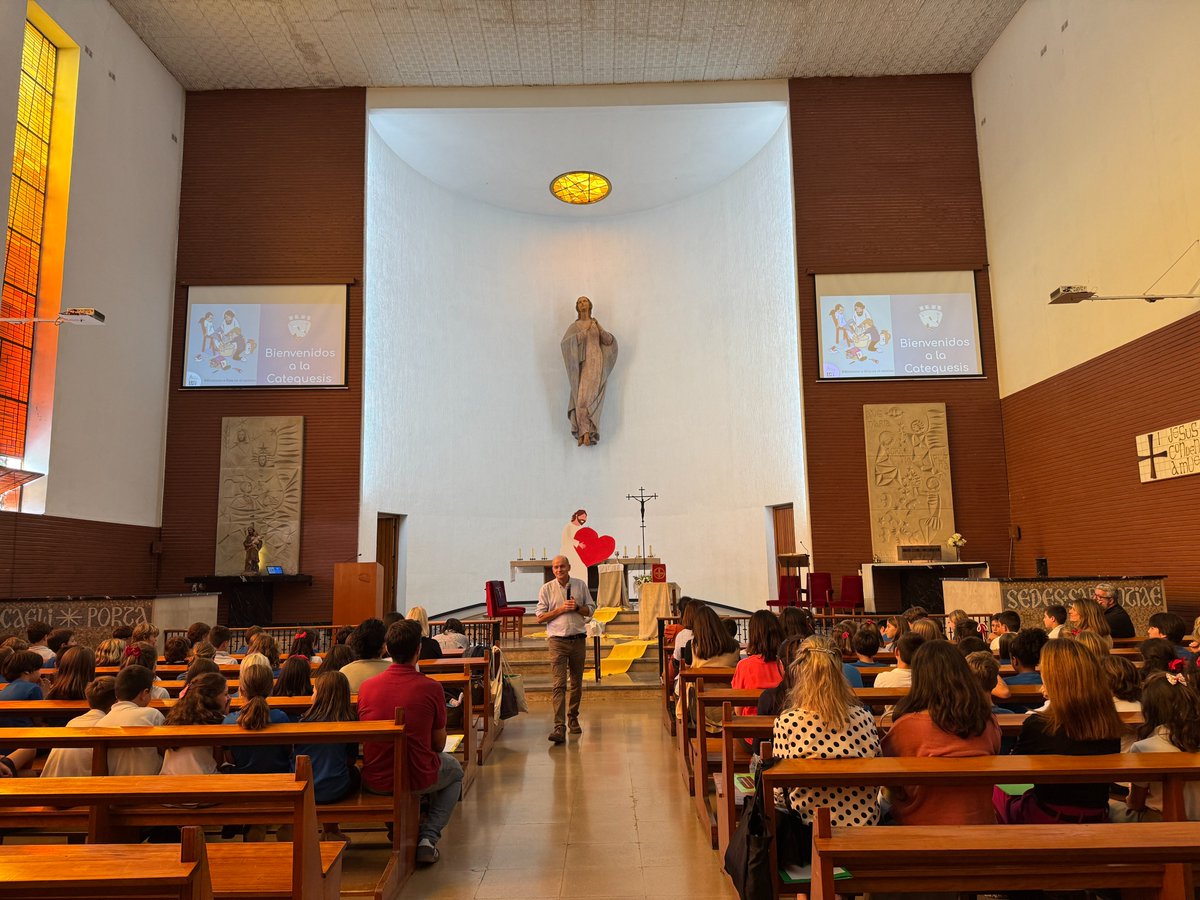 JesuitaAlicante's tweet image. Los alumnos de 4º de Primaria han comenzado su catequesis para prepararse para la Primera Comunión.
Un camino muy especial para crecer en la fe y acercarse más a Jesús. 💞⛪️

#PrimeraComunión #Catequesis #LibresParaServir #educaciónjesuitas