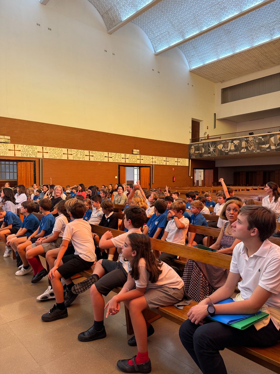 JesuitaAlicante's tweet image. Los alumnos de 4º de Primaria han comenzado su catequesis para prepararse para la Primera Comunión.
Un camino muy especial para crecer en la fe y acercarse más a Jesús. 💞⛪️

#PrimeraComunión #Catequesis #LibresParaServir #educaciónjesuitas