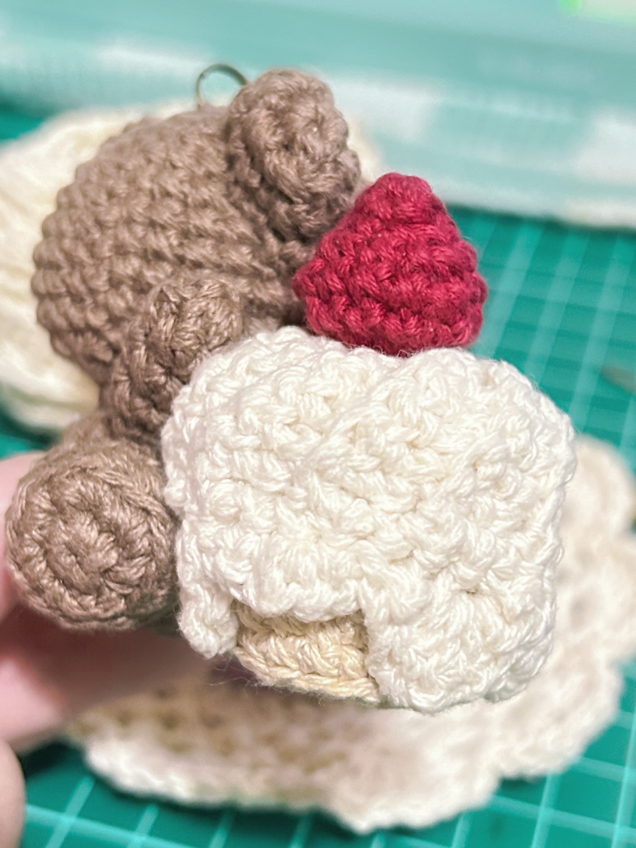 R*n様 カップケーキさんの編みぐるみキーホルダー〇 キャプションお読みください neneco on X: 