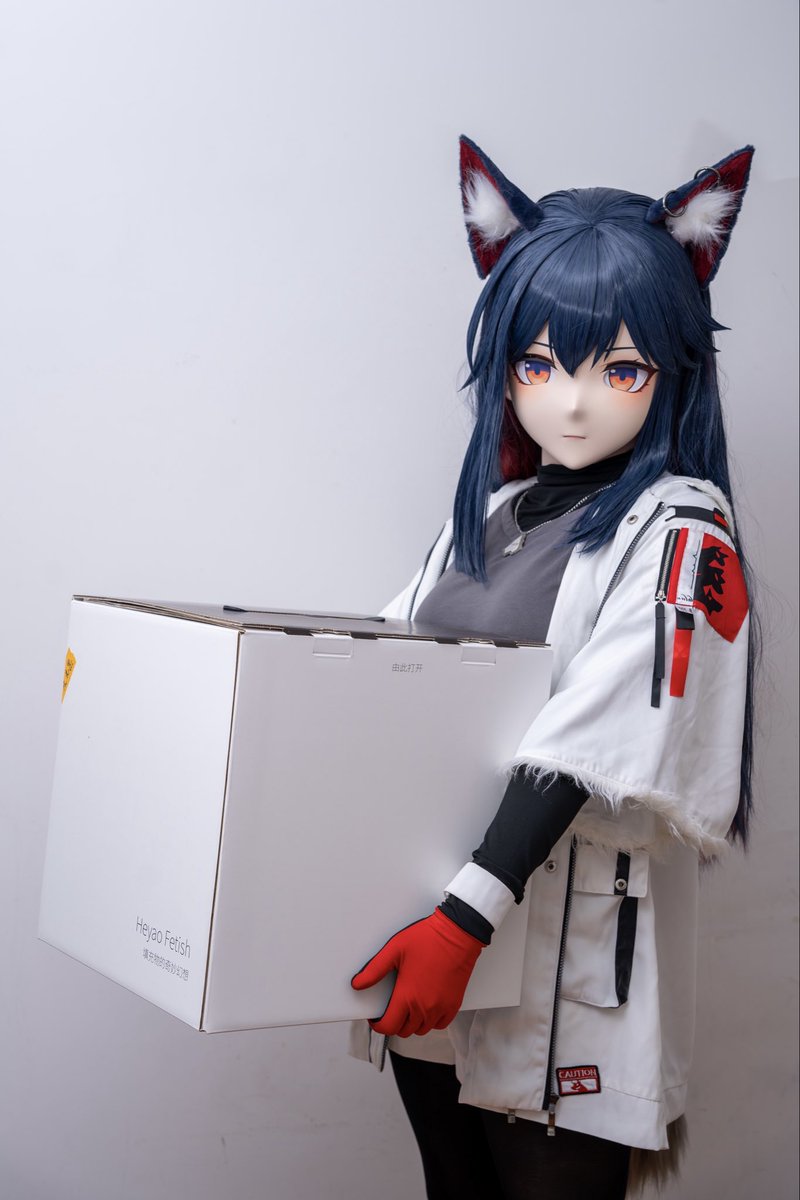 经过漫长的等待 我的第一个头终于做好了 不过由于个人原因 所以只能暂时先请朋友帮忙入替拍拍了捏

🐺：<a href="/VCQTicm5uw53759/">Chou 轩 F （正式版）</a> 
📷：<a href="/Xifan_Xiao042/">小斯坦尼康</a> 
🎨：<a href="/S1rius4luZo/">Lap1and</a> 
🎭：<a href="/heyaoheyao/">河妖工房</a> 

#アークナイツ #明日方舟 #Arkninghts #kigurimi  #着ぐるみ