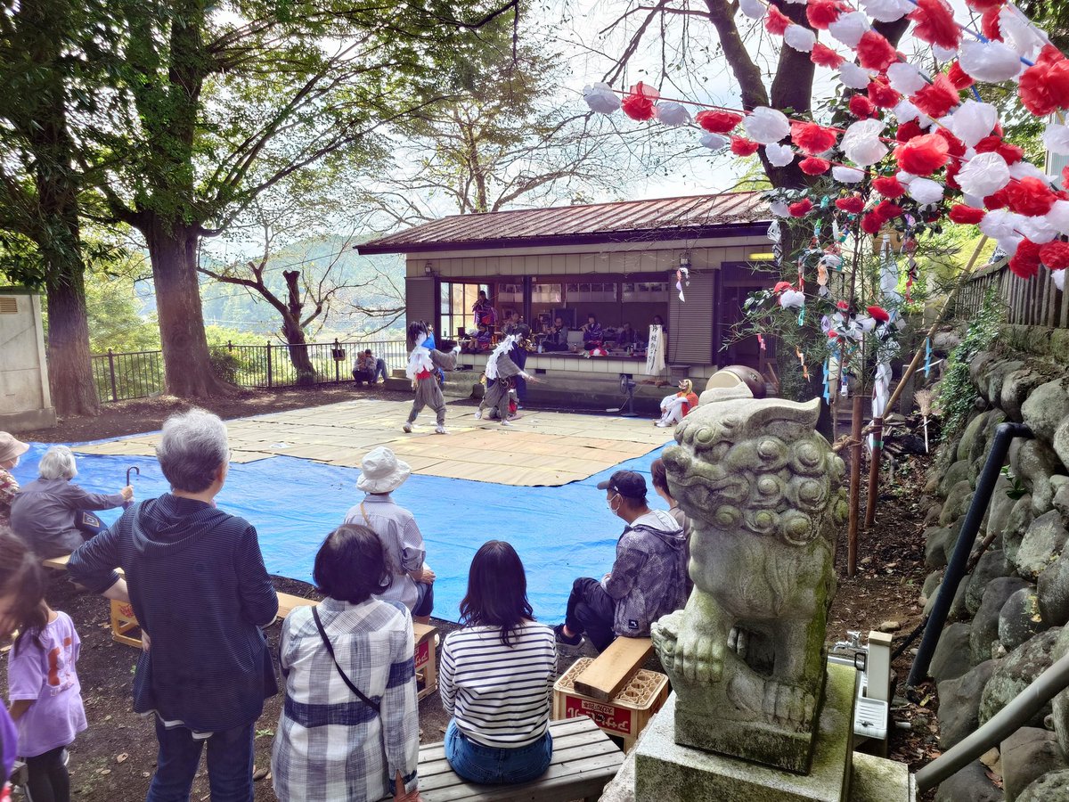 東神社で獅子舞、