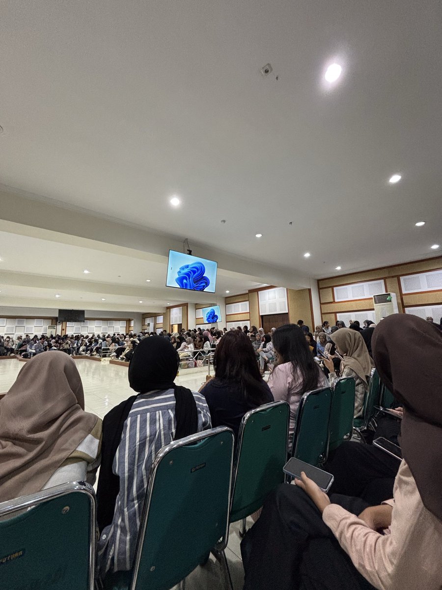 ini uts seangkatan di satu ruangan, sekali lagi SEANGKATAN 🤓😭😭