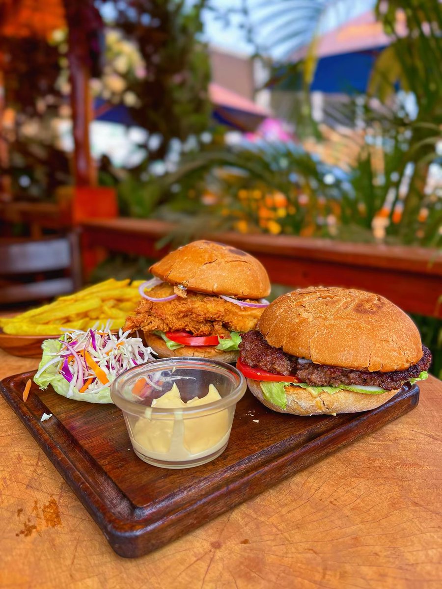 silverbackug's tweet image. 🔥 Due to public demand, our Tuesday offer is back!
Burger Tuesday just got better — Buy 1 Get 1 FREE 🍔
📍 Silverback Lounge, Salama Road (near Makindye S.S)
📞 +256 761 930476
#buger #food #foodie
@Omusirima @hmwesigye @katerega1