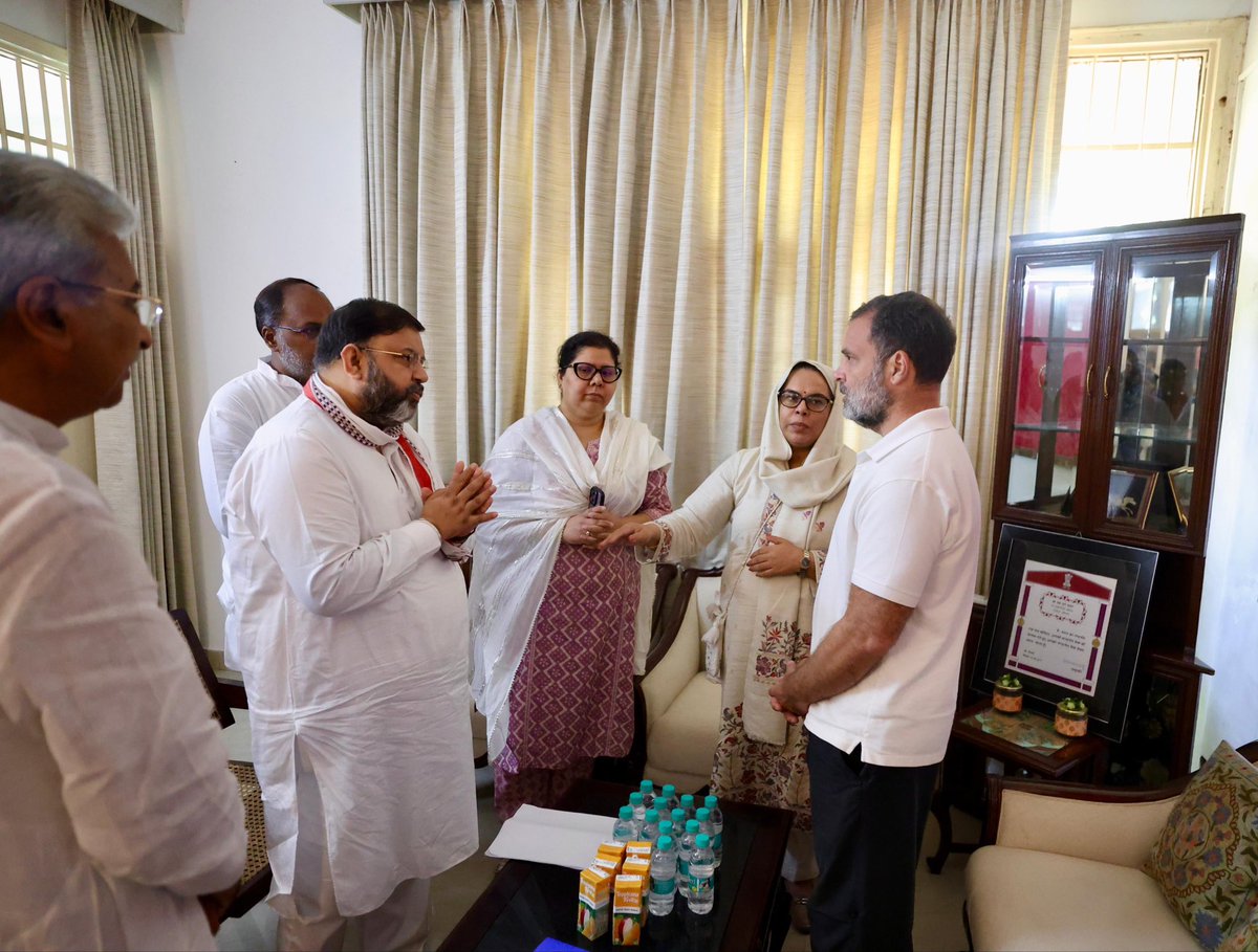 Pradeepp Tiwarii || Tv Journalist | (@pradeepp_tiwari) on Twitter photo IPS पूरण सिंह के परिवार के लोगों से नेता प्रतिपक्ष <a href="/RahulGandhi/">Rahul Gandhi</a> ने की मुलाकात।
#HaryanaDGP IPS पूरण सिंह के परिवार के लोगों से नेता प्रतिपक्ष <a href="/RahulGandhi/">Rahul Gandhi</a> ने की मुलाकात।
#HaryanaDGP