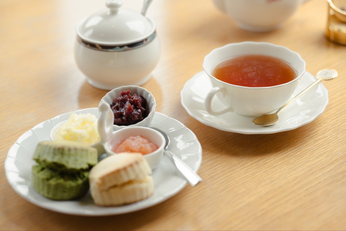 eastriver_tea's tweet photo. 【2026年からの抽選イベント参加方法】
フォロワーの皆様参加型イベントです
当店にご来店頂いた際にお写真を撮影して頂き、
写真の投稿と一緒に、何回目のイベント参加で何日にご来店頂いたかをご記入くださいませ

例
1回目、10月11日
クリームティーセット

↑こんな感じで写真と一緒にお願いいたします

3回を超えられたお客様は抽選イベントに参加となります。抽選箱に銅枠の抽選券が加わります

今まではお一人様一個だけの抽選でしたが、今後は常連様ほど当たりやすい形式を取り入れたく思い、15回参加されたお客様は銅枠+銀枠の当選確率2倍、30回参加されたお客様は銅枠+銀枠+金枠の当選確率3倍となるようなイベントを予定しております
↓返欄信にて参加をお待ちしております♪