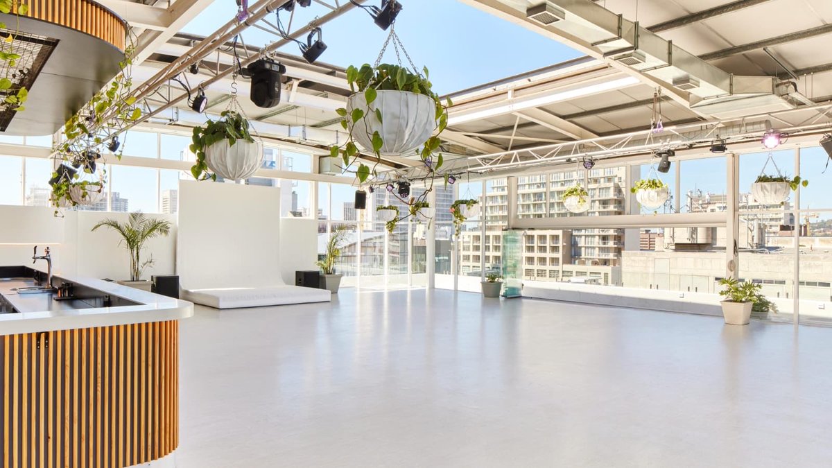 Post #SanlamCapeTownMarathon chillas on the 19th from 14:00 to 23:00

Join us at the Rooftop on Bree. 

Link to tickets for R150 here: qkt.io/GP5FTe

#RunningWithTumiSole