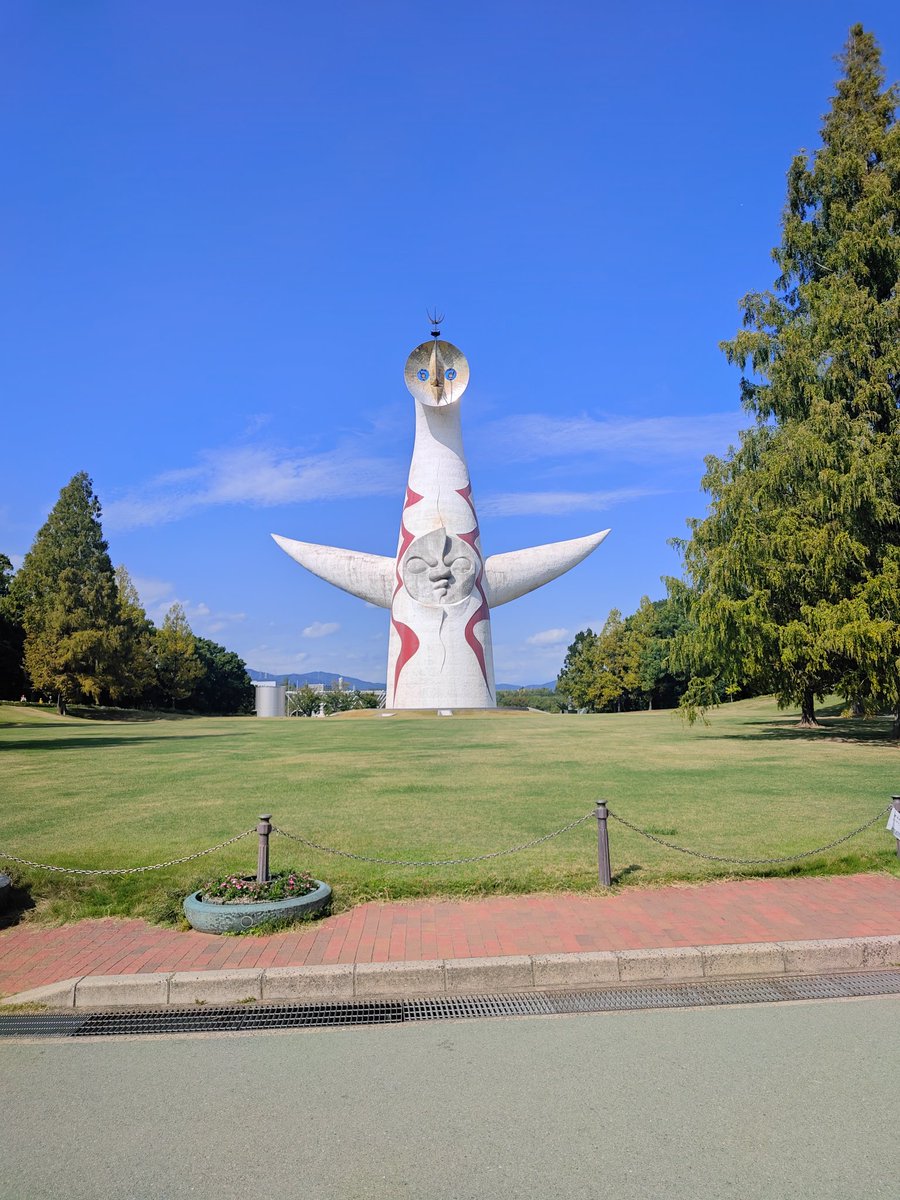 _loveju_'s tweet photo. 昨日万博行って来ました！
今日は万博記念公園に！
脚が痛いですｗ https://t.co/Iysi1Vx2Mf