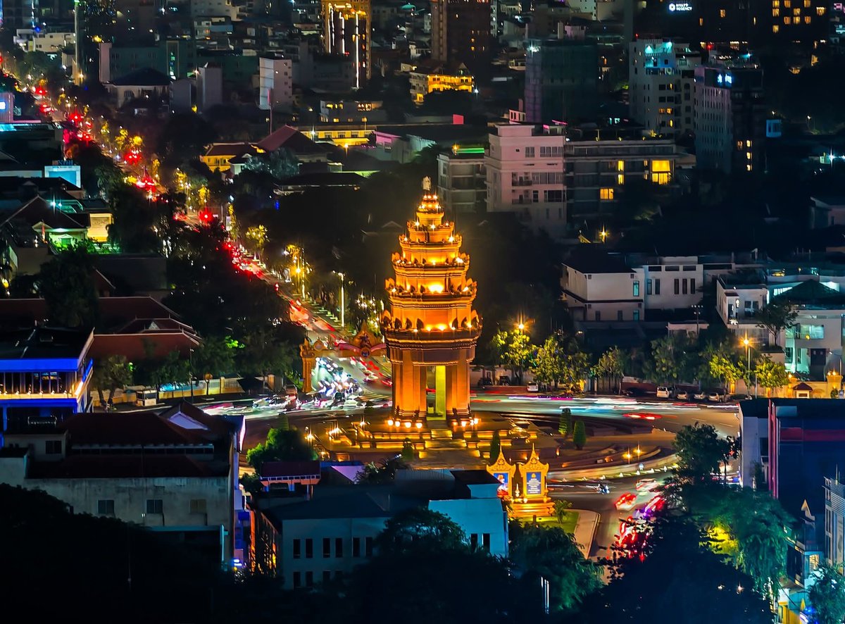 consulate_kh's tweet image. ជ្រុងមួយនៃទីក្រុងភ្នំពេញនៅពេលយប់ - A corner of Phnom Penh at night 
Cardit by #SPPC