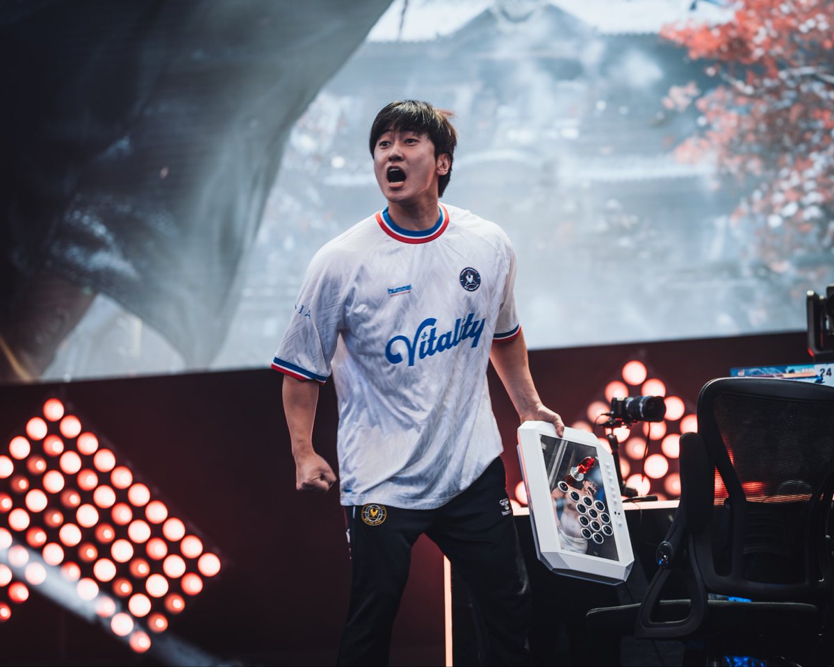 Jeondding_tk's tweet photo. I'm going back to Korea now.
I will come back to listen to your shouts. My 2nd hometown France was so much fun. See you next time EVOFrance🇫🇷 https://t.co/PeTDxh66iD