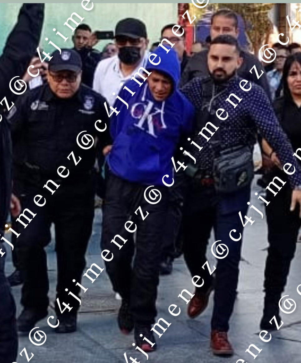 A LAS 00:02 MURIÓ el ABOGADO DAVID COHEN
Tras permanecer algunas horas en terapia intensiva del Hospital Ángeles, el abogado falleció.
El médico Diego Villareal notificó deceso por disparo en la cabeza.
<a href="/FiscaliaCDMX/">Fiscalía CDMX</a> tiene por el homicidio a Héctor Hdz.
Un <a href="/PDI_FGJCDMX/">Policía de Investigación</a> lo detuvo.