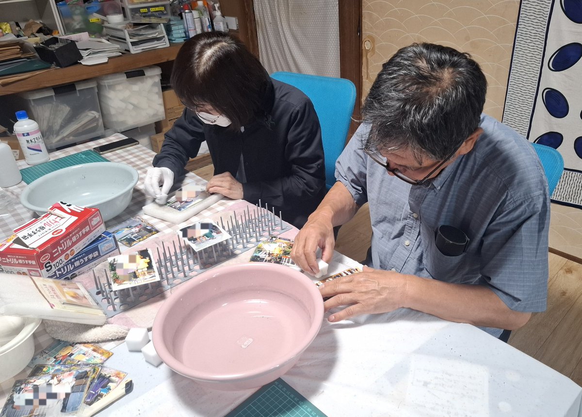 10月11～13日、玉名市、氷川町、熊本市にて
３日間で計13名の活動。
3市町の被災地区を尋ねて写真引き取り。また、被災した写真を御自身で洗浄したいと、甲佐町からやり方を学びに拠点を尋ねていらした方も。
#あらいぐま #水害 #写真  #玉名市 #人吉 #氷川町 #甲佐町
・・続く(今後の予定)