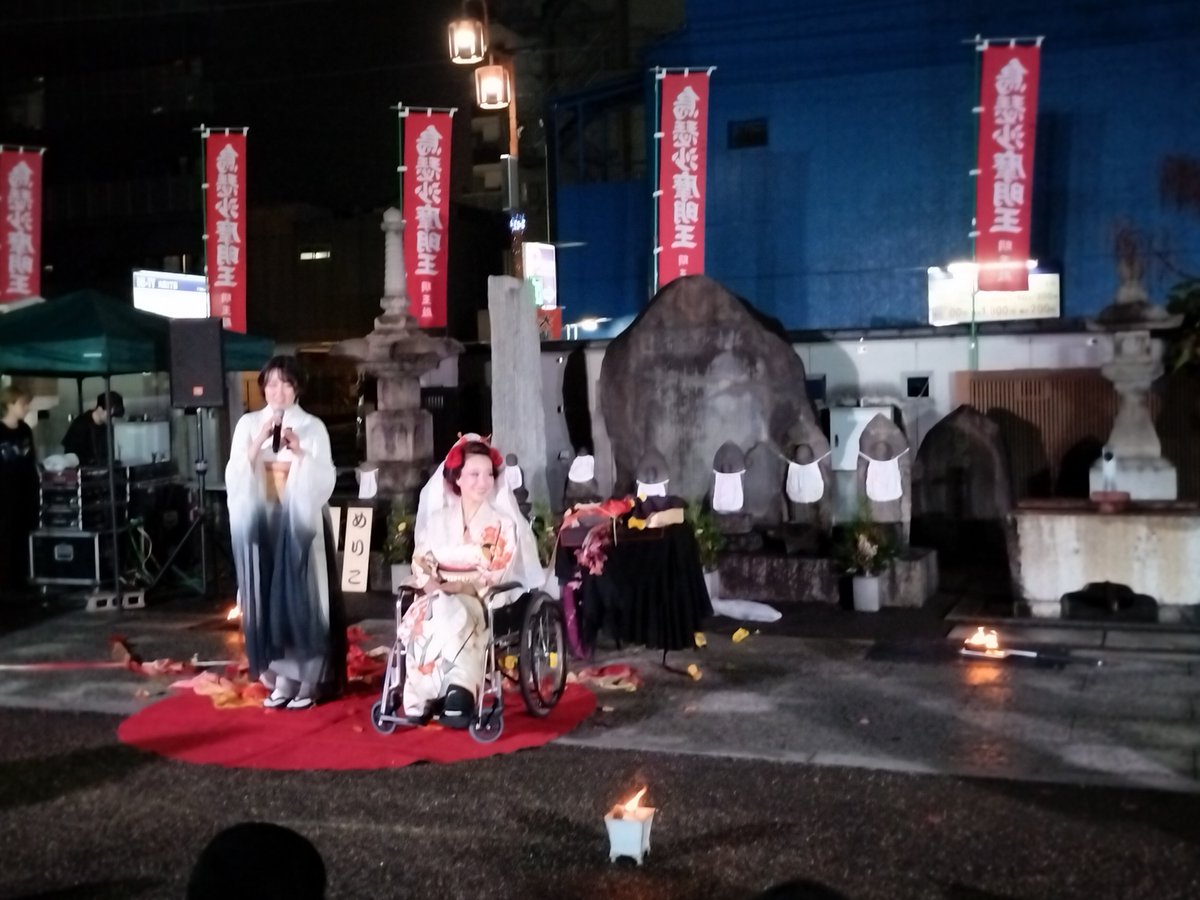 yoyokade's tweet photo. #大須大道町人祭  2025.10.12
たまたま前夜祭でめりこさんをお見かけし、一言“お大事に”と声をおかけしたところ、明るい笑顔で返していただきほっと…😅大光院でめりこさんの一刻も早い回復も祈願いたしました。代わりに登場したizumaさんの優しさ溢れる気遣いや演出にも感激です✨
#めりこ
#izuma https://t.co/ggTNFZPj41