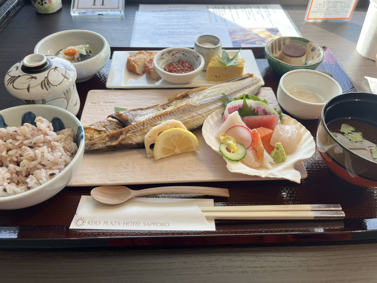 CoreTech_PR's tweet image. ✈社員旅行レポート👜
色とりどりの料理と、きれいな景色、季節の味の詰め込まれたスイーツ。
口にも目にも心にも美味しい写真が届きました!
──寒空の下、スープに温まり、海を見て心を満たし、夜の街で笑う。
初めての北海道の旅は、最高の“おいしい旅”だった──
#コアテック社員旅行