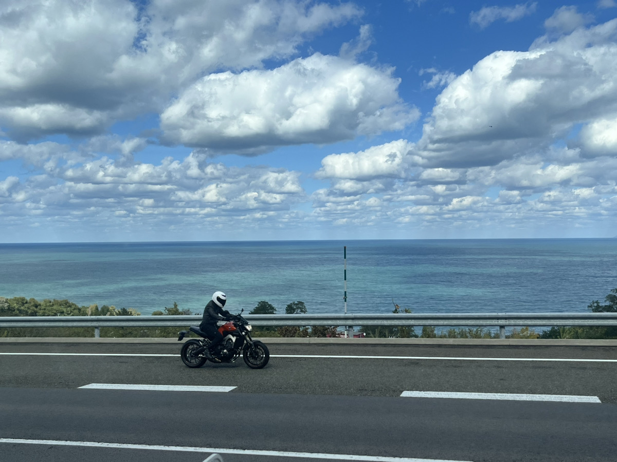 CoreTech_PR's tweet image. ✈社員旅行レポート👜
色とりどりの料理と、きれいな景色、季節の味の詰め込まれたスイーツ。
口にも目にも心にも美味しい写真が届きました!
──寒空の下、スープに温まり、海を見て心を満たし、夜の街で笑う。
初めての北海道の旅は、最高の“おいしい旅”だった──
#コアテック社員旅行