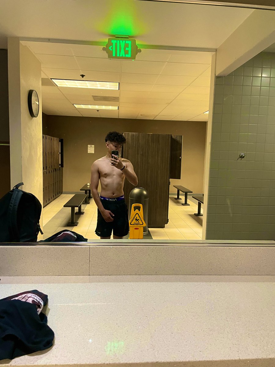 Got all the free time to better myself now that im single smhh. Never dating again. 🫠