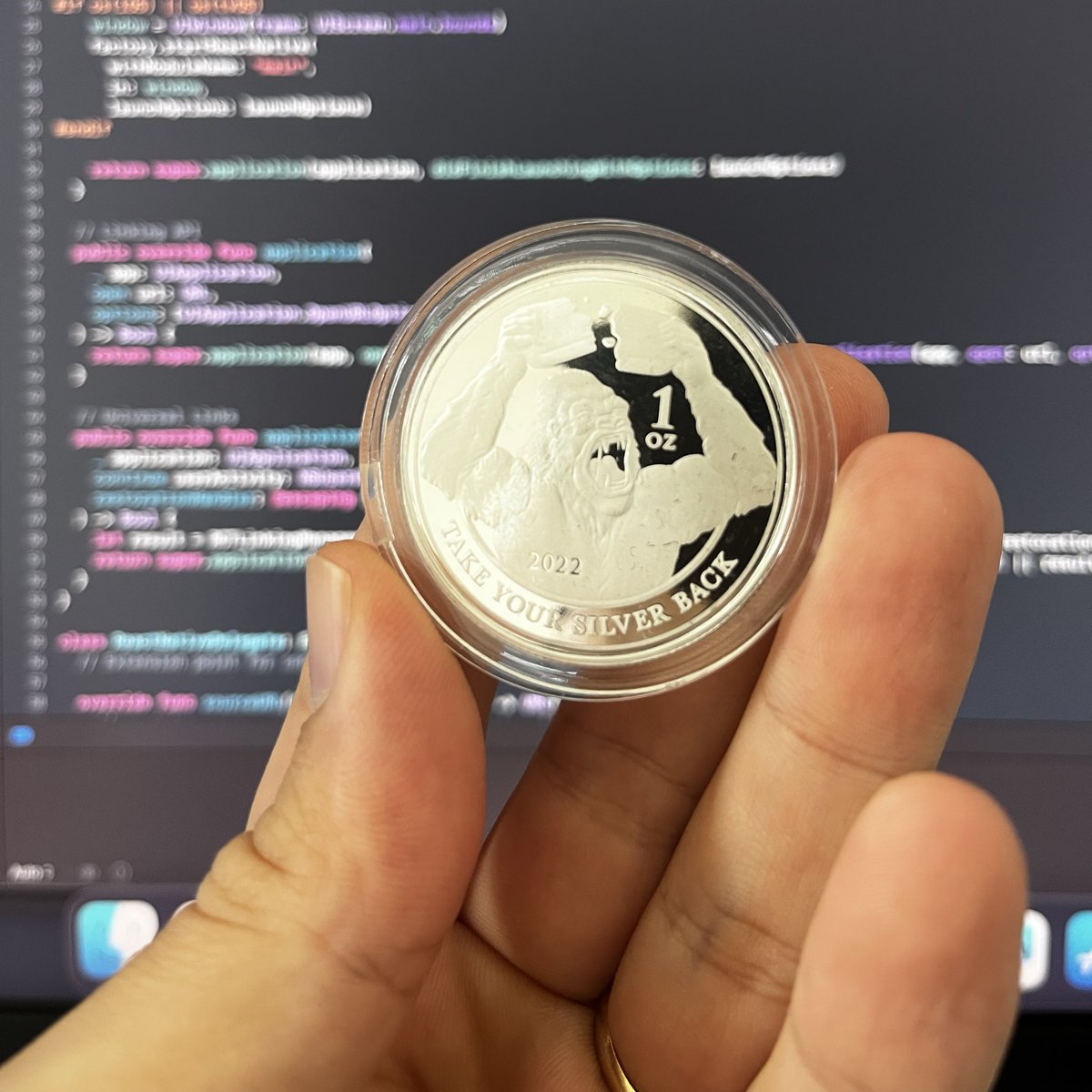 yatirimci_coder's tweet image. Onlar basar. Sen kaybedersin. Oyun hileli. Kazanmanın tek yolu oyundan çıkmaktır. Onların vaatlerini. 999 saflıkta gerçekle takas ediyorum, artık gümüş ne bulursam topluyorum. 🩶
Tasarruflarınızı eritmek için tasarlanmış bir sistemde, fiziksel gümüş tutmak artık sadece bir…