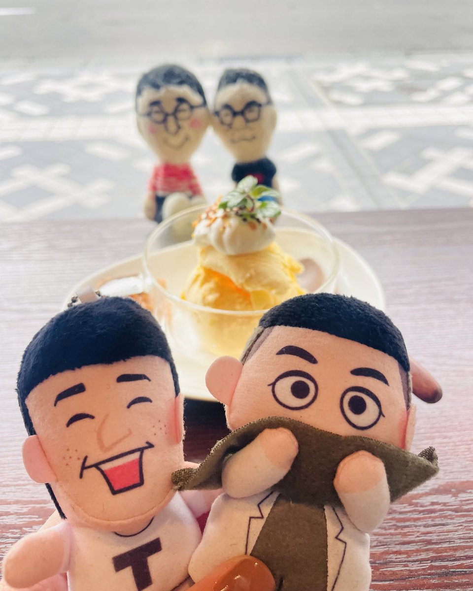 shima_jiro714's tweet photo. ジーバでヌン活☕️
ここもまた、来るたびにじろうさん関連の貴重な写真が増えております♫✨

じろうさんの写真ばっかりをもれなく集めたアルバムをのんびり眺めていたら…

突然のチョコレートプラネット登場w😂🍫🪐

TT兄弟かわいすぎる☺️🫶🏻💓

＃弘前　＃JEEBA   #土手町 https://t.co/YBg5GC6mM6