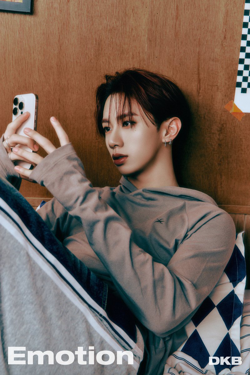 DKB_BRAVE's tweet image. 𝙳𝙺𝙱 𝚝𝚑𝚎 𝟿𝚝𝚑 𝙼𝚒𝚗𝚒 𝙰𝚕𝚋𝚞𝚖
[𝗘𝗺𝗼𝘁𝗶𝗼𝗻]

𝖢𝖮𝖭𝖢𝖤𝖯𝖳 𝖯𝖧𝖮𝖳𝖮 𝙼𝚒𝚜𝚌𝚑𝚒𝚎𝚏 𝚟𝚎𝚛.
#해리준 #HARRY_JUNE 

2025.10.23. 6PM (KST)

#다크비 #DKB #Emotion #Irony 
#20251023_6PM