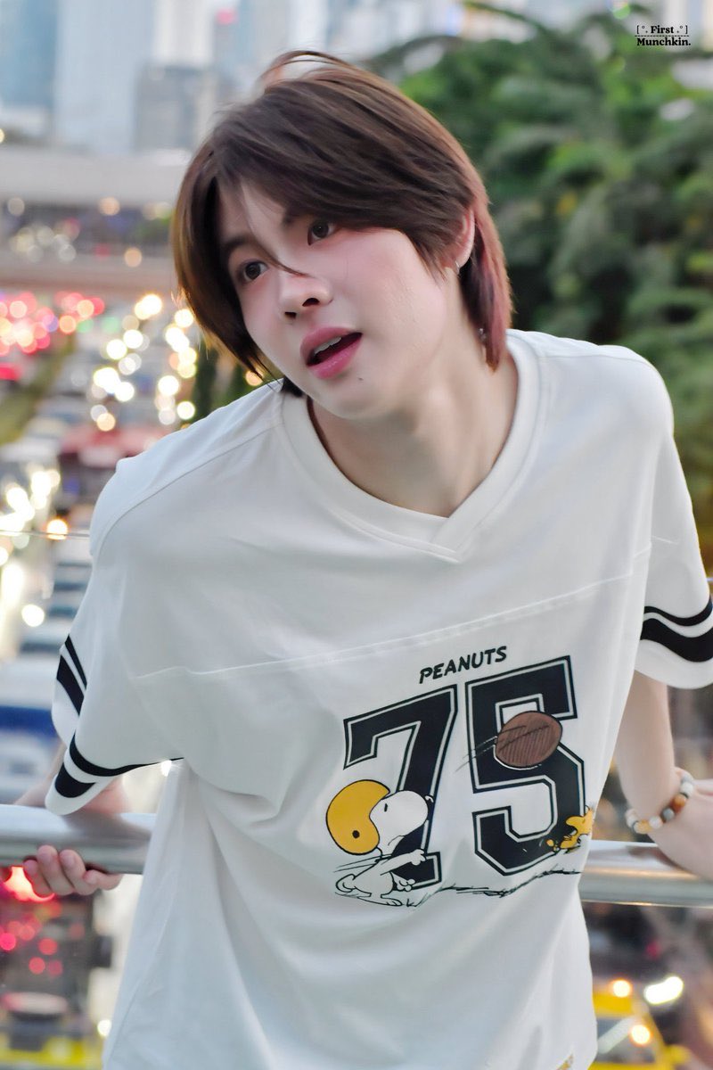 1stmunchk's tweet image. มีใครตอบได้บ้าง รูปนี้ถูกเอาไปรีอัพบ่อยมาก ยอดรี 3พัน 4 พัน แมสมาก แต่พอเจ้าของรูปอัพเอง ยอดรีเท่านิ 🤏🏻