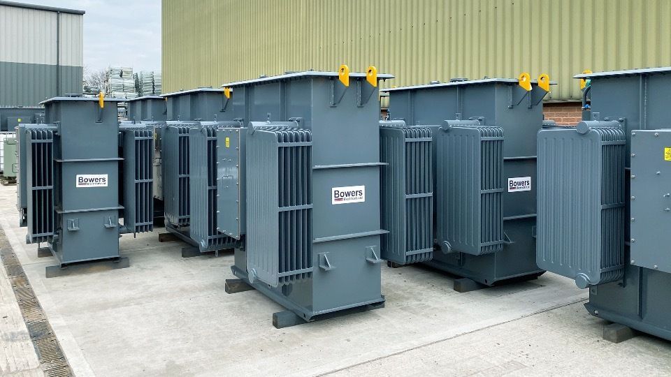 BowersElec's tweet image. Keep projects powered, not paused ⚡
Stock transformers (315–3150kVA) ready to dispatch in 1–2 days.
Fully tested ✅
Delivered fast across the UK & beyond 🚚
Cut downtime, keep projects on track ⏳
bowerselec.co.uk/enquire-about-…
#Transformers #PowerSolutions