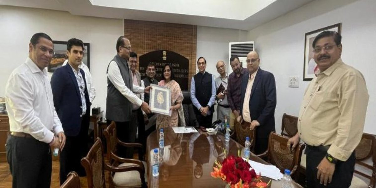 TextileValue's tweet image. Indian textile sector unites to oppose MEG duty, warning it could cripple MSMEs and derail growth goals.

Read More: textilevaluechain.in/news-insights/…

#TextileIndustry #MMFSector #NITMA #AntiDumpingDuty #MEG #IndianTextiles #MSMEs #TradePolicy #SustainableGrowth #PolyesterSector