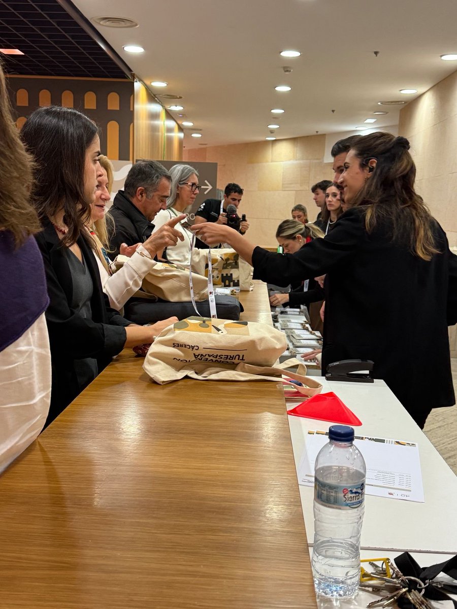🙏Gracias a cada persona que ha estado detrás de la V Convención Turespaña.
Organizar, coordinar, cuidar cada detalle…
El éxito no se mide solo en cifras, sino en el compromiso de quienes lo hacen posible.
#ConvencionTurespaña #Cáceres #EquipoHumano #ExperienciasqueTransforman