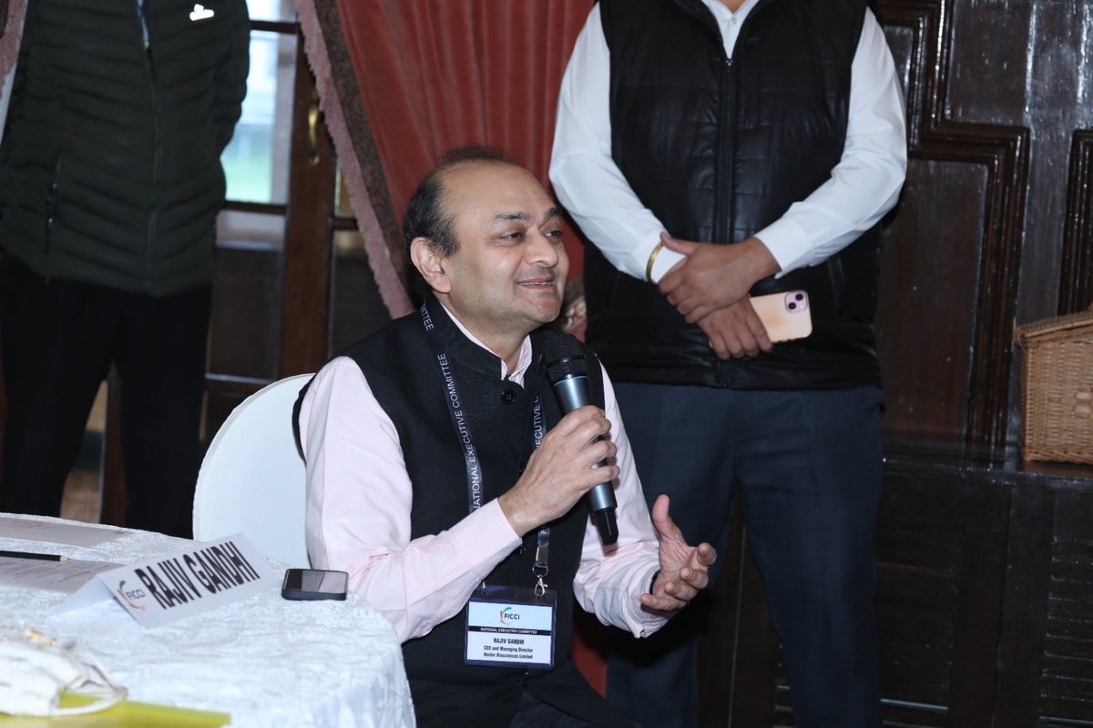 Rajiv_Gandhi's tweet photo. It was a pleasure hearing the Chief Minister of Jammu & Kashmir, Mr. Omar Abdullah, at the FICCI National Executive Committee Meeting held in Srinagar.

Mr. Omar Abdullah’s speech reflected humility, transparency, and determination, with a firm commitment to fast-track investments in J&K.

Congratulations to Mr. Anant Goenka on being elected President-Designate of FICCI.

Grateful to Mrs. Jyotsna Suri for being a wonderful host.

As Amir Khusrow aptly beautifully wrote about Kashmir “Agar firdaus bar roo-e zameen ast, hameen ast-o hameen ast-o hameen ast.” (If there is a paradise on earth, it is this, it is this, it is this.)

@ficci_india 
@OmarAbdullah 
@anantgoenka 
#Srinagar 
#JammuAndKashmir 
#jammukashmir 
#ficcinecm 
@lalit