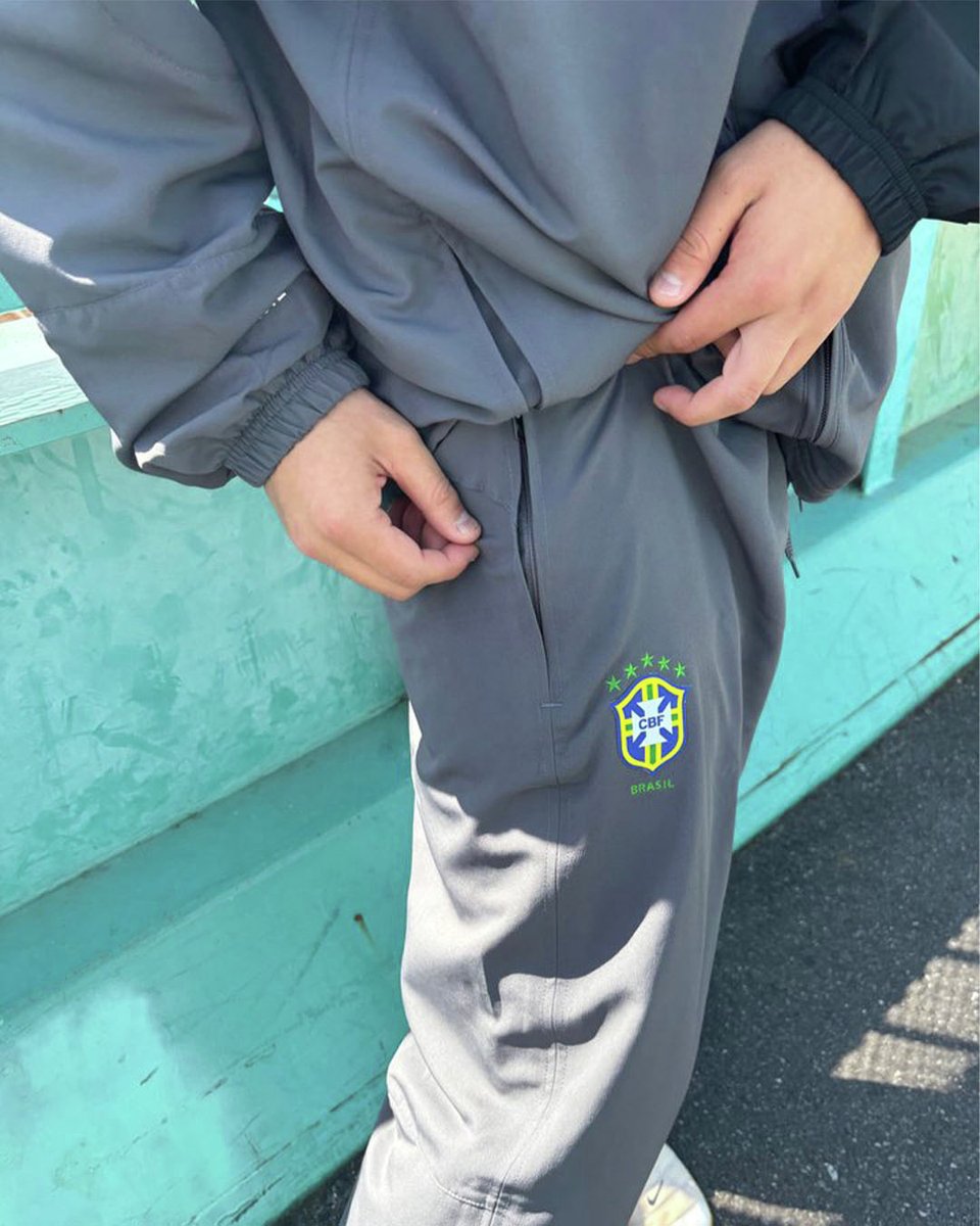 soccershop_kamo's tweet image. ／
本日はブラジル代表戦！🇧🇷
Reissue コレクションコーデ✨
＼

"柏店" スタッフのコーディネートをご紹介！

ブラジル代表 リイシュー トラックジャケット
➡️x.gd/WVt82

--------------------
身長：178cm
着用サイズ：Lサイズ
--------------------

ただいま「2025 AUTUMN…