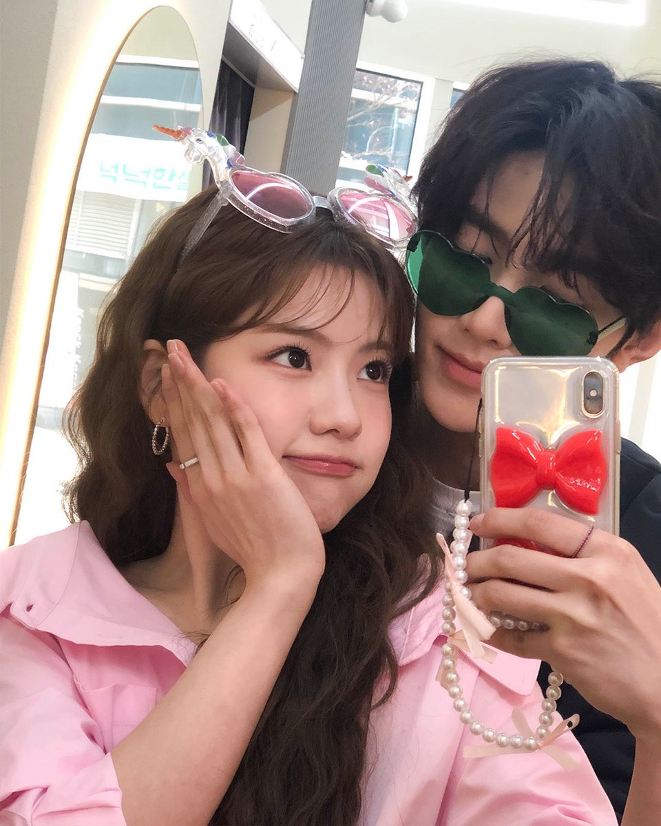 개하룽이  ㅇㅇㄹ♡ㄱㅈㅅ 커플사진를들여다본지 916시간이지났다. Why책처음읽은 사춘기여중생이됐다씨벌  이 느끼하고능글맞은남친표정  좋아서 실제로속처쓰림 병원가야될거같음  눈그렇게뜨지마아진짜하지마...