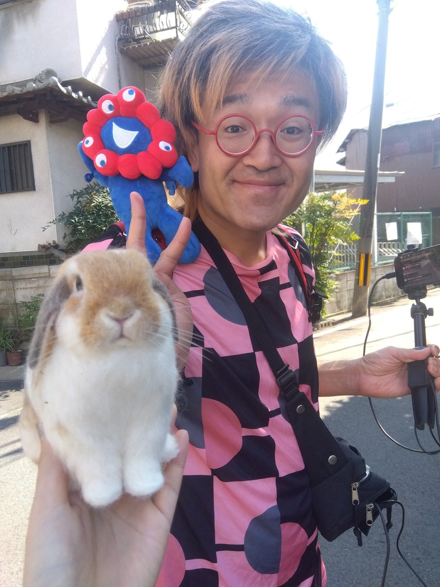 Aggy48's tweet photo. ついに会えた#野田草履P ✌大阪来てくれてありがとうー！
ミャクまく様❌むねきゅん❌ミシャ🐰✨️ https://t.co/WWySh4YNK4