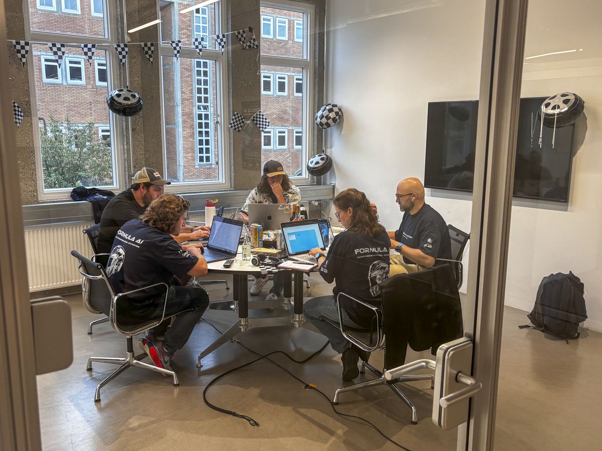 vml_global's tweet image. Innovation, collaboration and impact.

This year’s Adobe Hackathon in Copenhagen brought it all. 25 participants from across VML’s global network and our clients tackled Agentic AI challenges to unlock new audience insights and elevate user experiences.

#VML