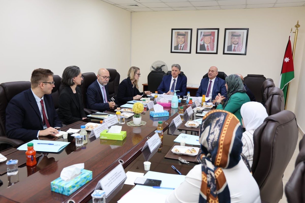 Czechia @ Middle East (@czechmfa_mena) on Twitter photo 🇨🇿 Státní tajemník Radek Rubeš jednal na 🇯🇴 ministerstvu zdravotnictví. Již brzy do Jordánska dorazí čeští oftalmologové na každoroční misi. 🇨🇿 firmy dodávají do jordánských nemocnic špičkové vybavení a jsou připraveny poskytovat další! #MEDEVAC <a href="/CZinAmman/">Czech Embassy Amman</a> <a href="/PetrMZVHladik/">Petr Hladik</a> 🇨🇿 Státní tajemník Radek Rubeš jednal na 🇯🇴 ministerstvu zdravotnictví. Již brzy do Jordánska dorazí čeští oftalmologové na každoroční misi. 🇨🇿 firmy dodávají do jordánských nemocnic špičkové vybavení a jsou připraveny poskytovat další! #MEDEVAC <a href="/CZinAmman/">Czech Embassy Amman</a> <a href="/PetrMZVHladik/">Petr Hladik</a>