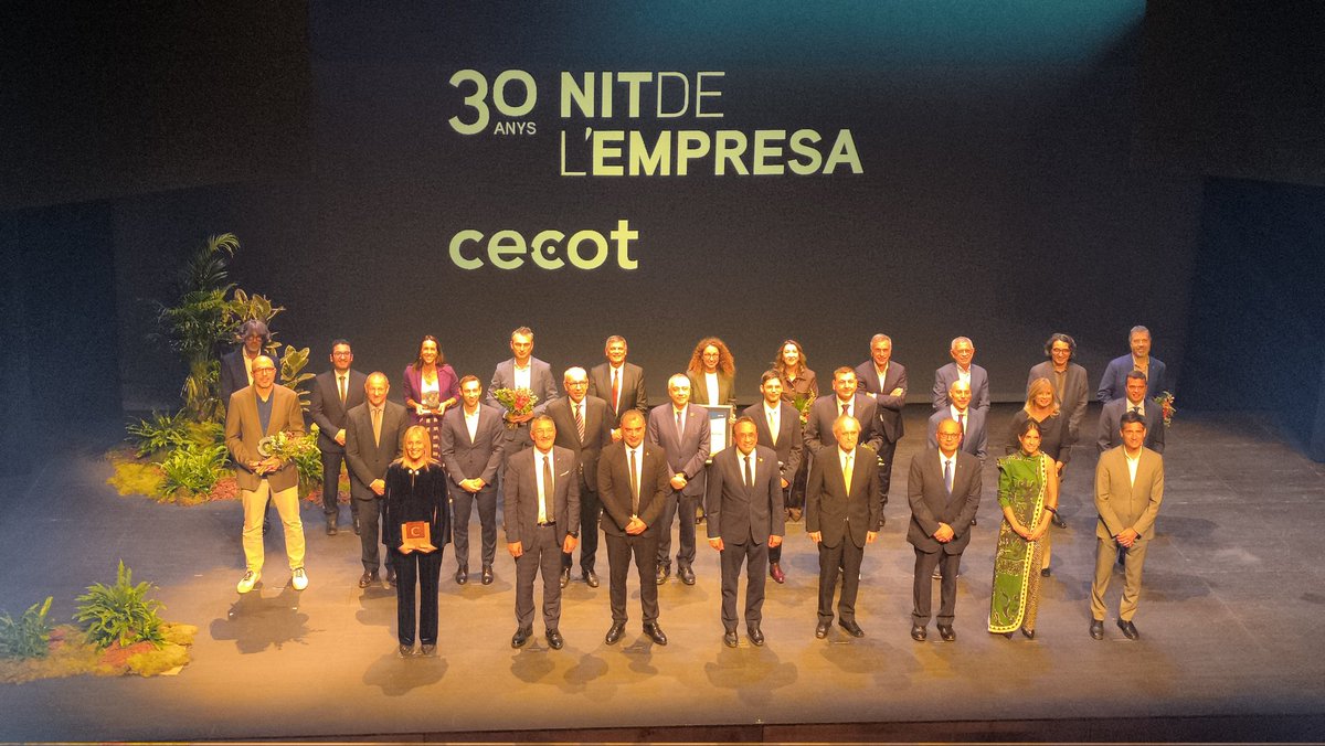 🏆 La Unió de Botiguers de Reus va rebre ahir un guardó pel seu impuls a l'associonisme empresarial de mans del president del Parlament de Catalunya, <a href="/joseprull/">Josep Rull i Andreu</a> i del president de la <a href="/PatronalCecot/">Patronal Cecot</a> , Xavier Panés, a la 30a edició de la #NitCecot.