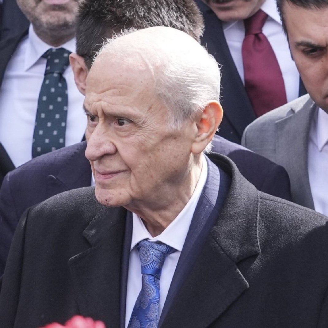 Devlet Bahçeli: “Türk siyasetinin 3 temel sorunu var:

Kibirli narsistler, işgüzar gevezeler, bencil muhterisler.”