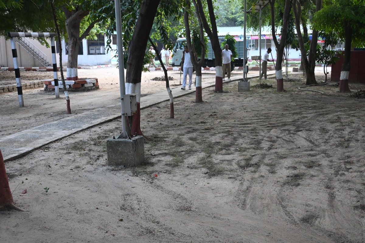 #SpecialCampaign5 , <a href="/crpfindia/">🇮🇳CRPF🇮🇳</a> , <a href="/HMOIndia/">गृहमंत्री कार्यालय, HMO India</a> , <a href="/PIBHomeAffairs/">PIB - Ministry of Home Affairs</a> , <a href="/PMOIndia/">PMO India</a> , <a href="/DARPG_GoI/">DARPG 🇮🇳</a> 

Today carried out General cleanliness of Camp area .